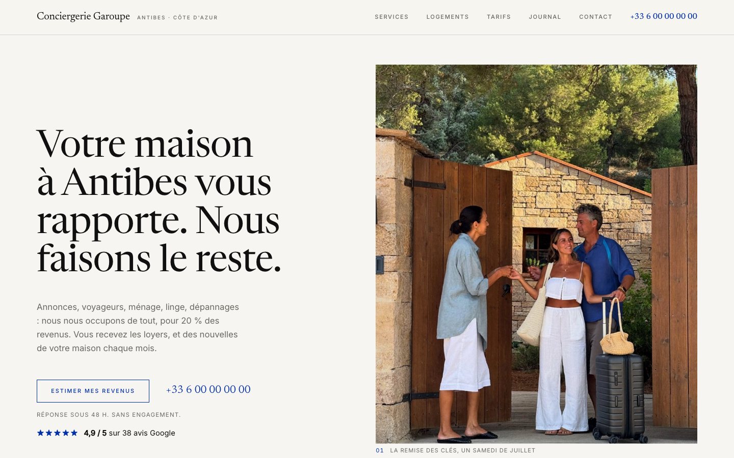 La page d'accueil du site modèle Conciergerie Garoupe : « Votre maison à Antibes vous rapporte. Nous faisons le reste. », avec la note Google et la photo d'une remise de clés.